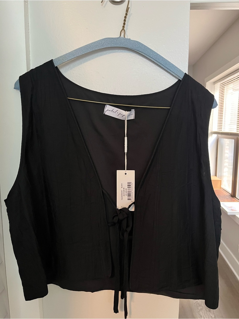 Petal & Pup Black Sleeveless Tie-Front Crop Top
